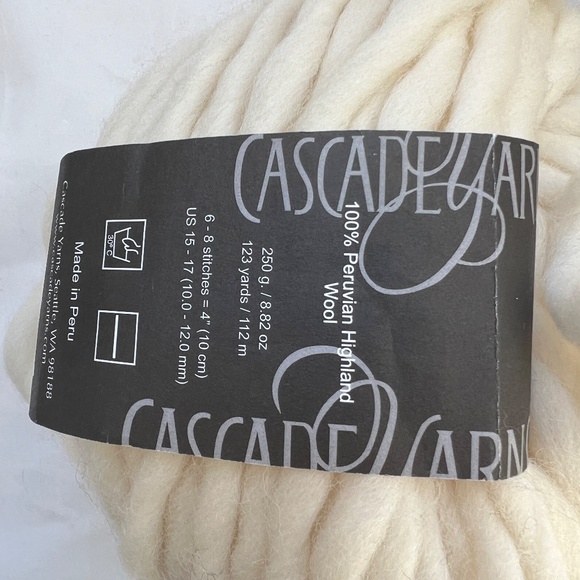 Cascade Yarns Magnum 100% Peruvian Highland Wool Color Ecru 0010 Lot of 2 New - Picture 3 of 6